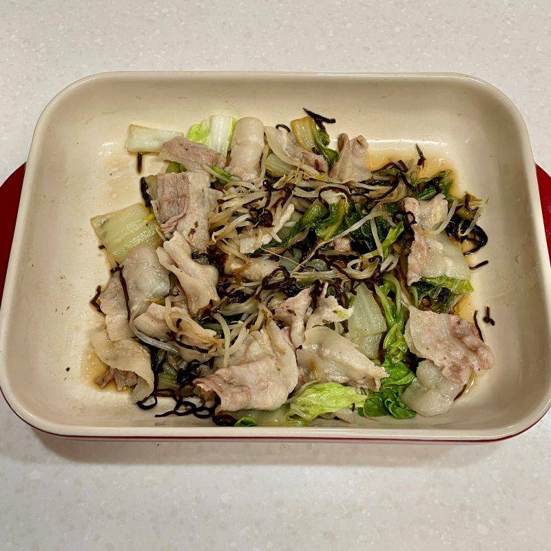 くらこん公式の「レンジで簡単!塩こんぶで豚バラ白菜」のレシピ