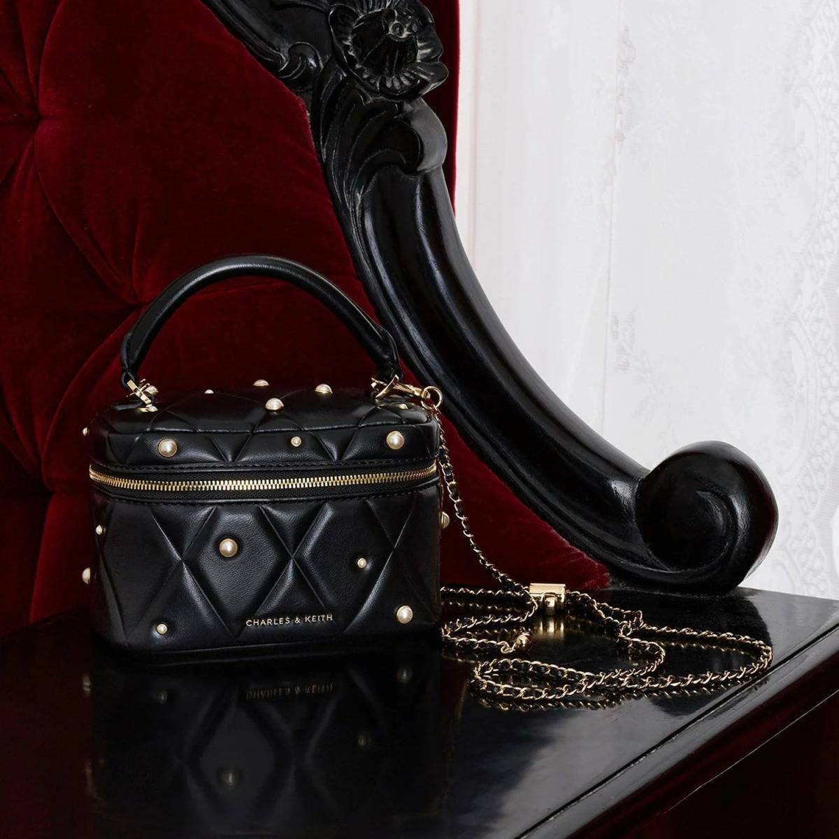 CHARLES & KEITH Arwen アルウェン キルトパールエンベリッシュドトップハンドルバニティバッグ