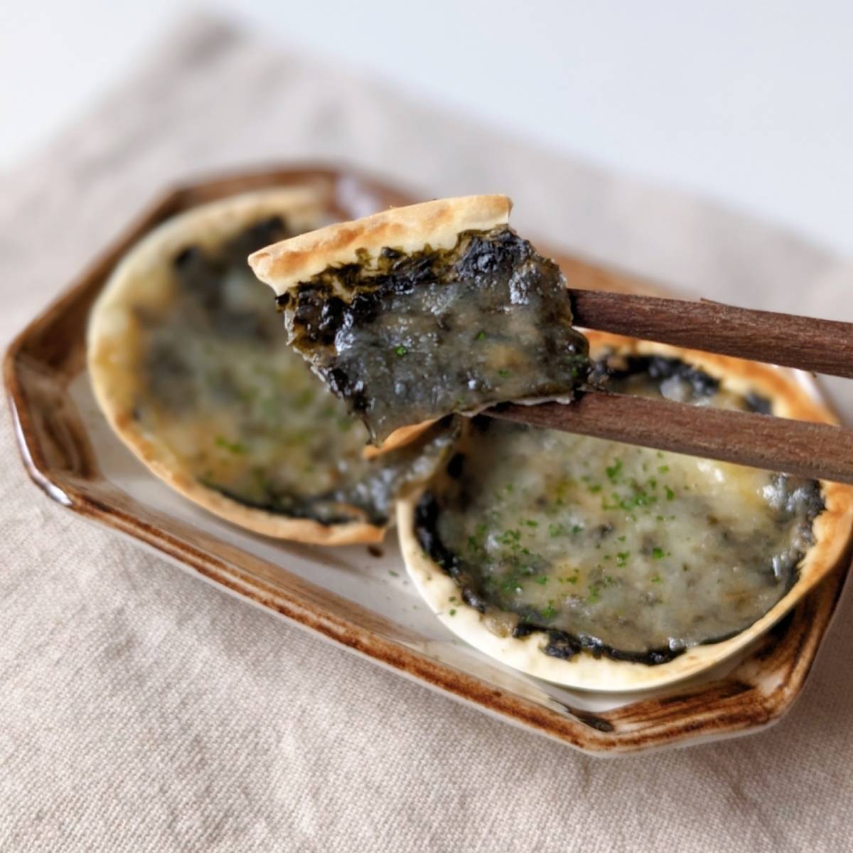 モランボン公式の「餃子皮でいそチーズせんべい」のレシピ