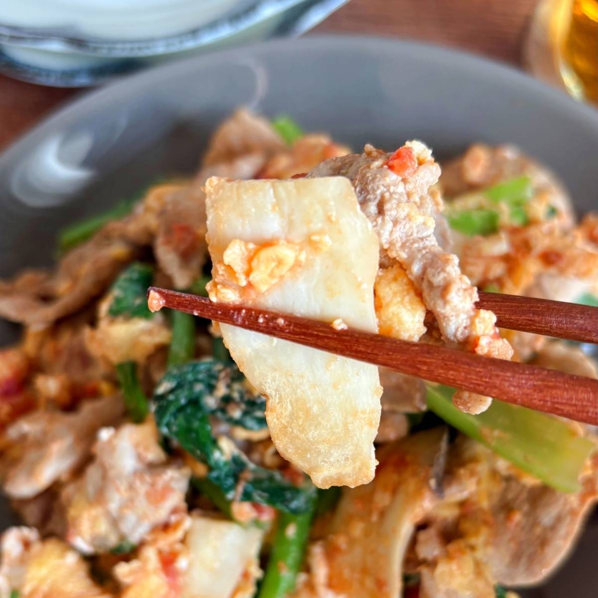 JAグループ公式の「シイタケとコマツナのトマトソース炒め」のレシピ