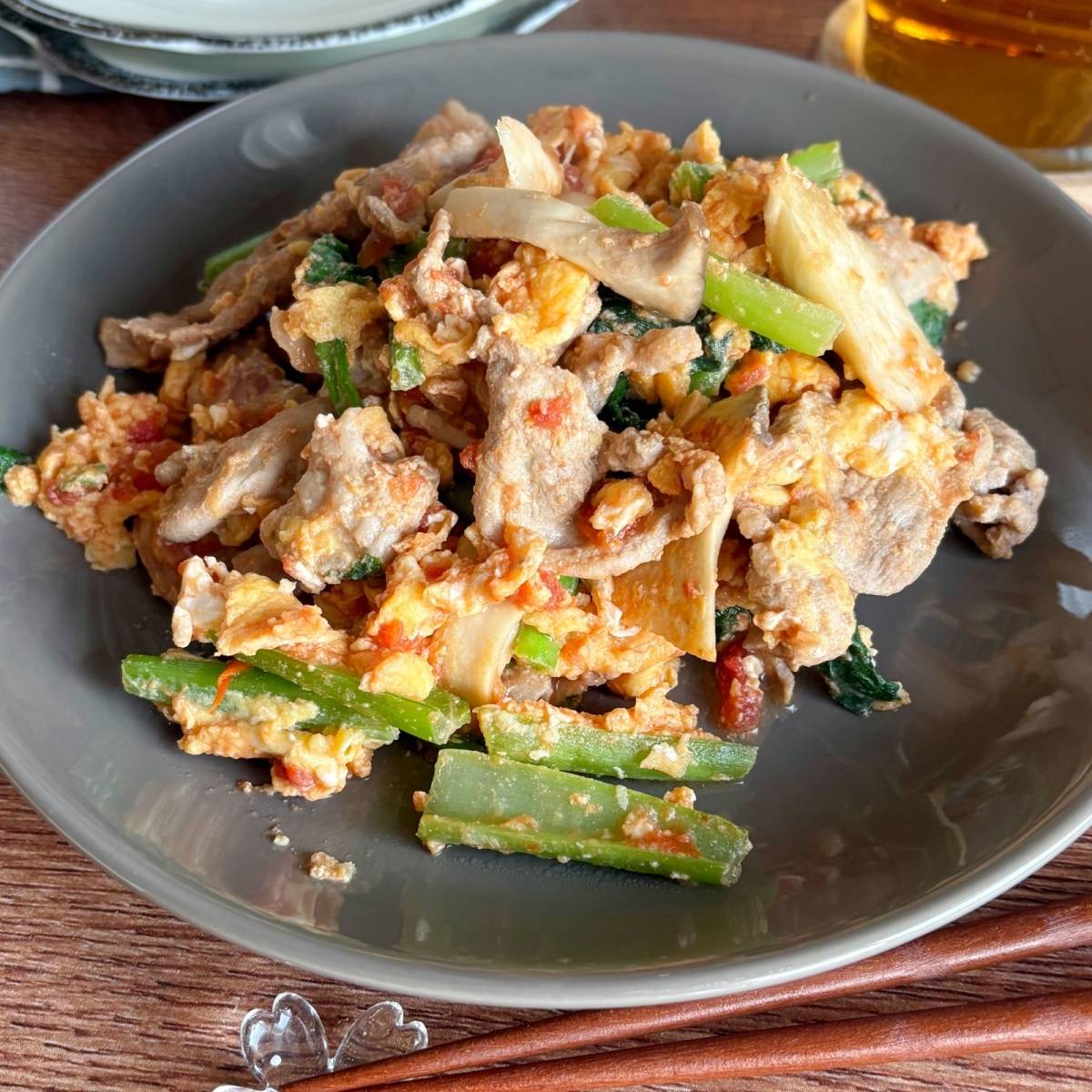 JAグループ公式の「シイタケとコマツナのトマトソース炒め」のレシピ