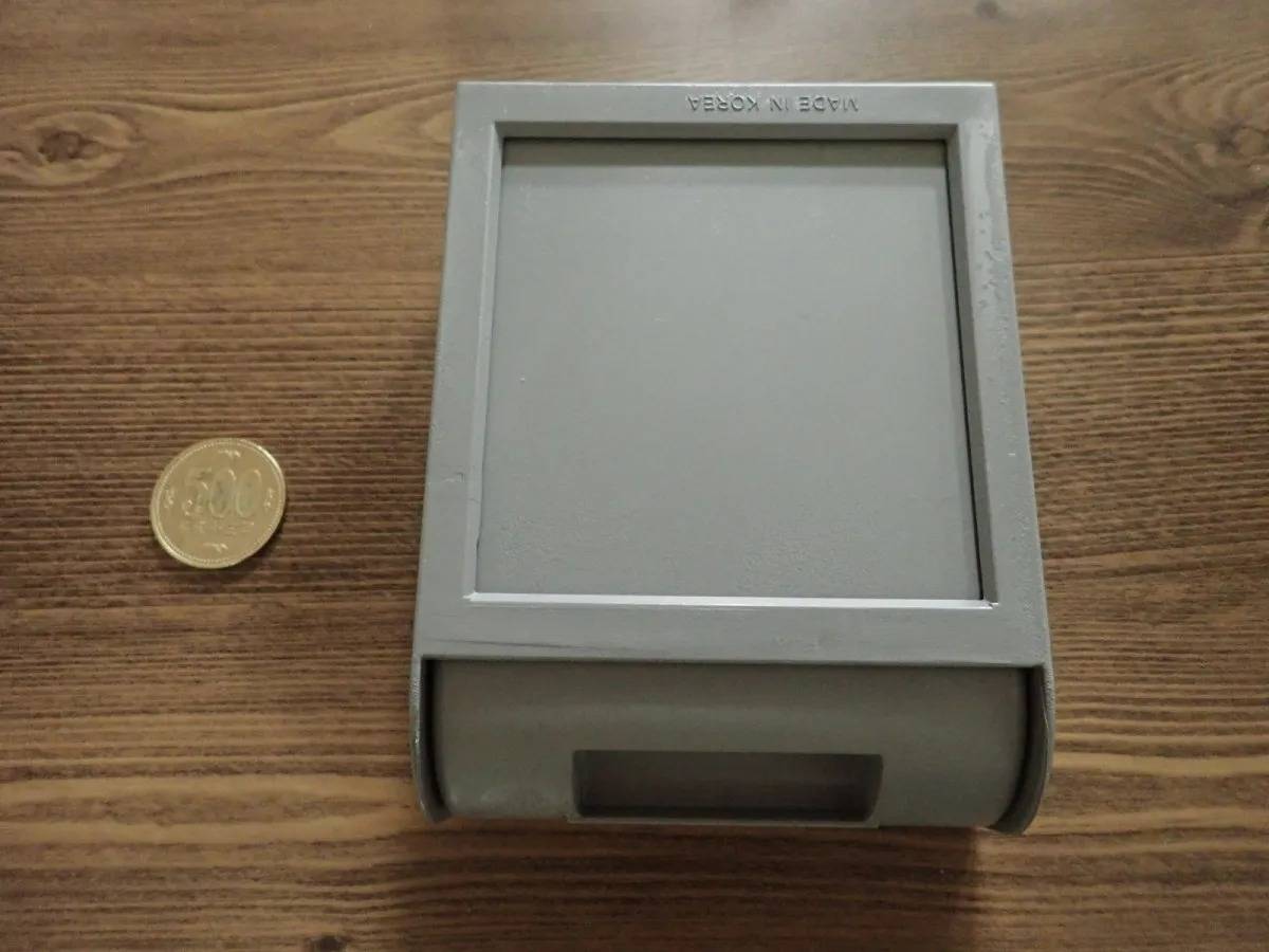 DAISO(ダイソー):取り付け式引き出し(9.3cm×12.5cm×4cm)