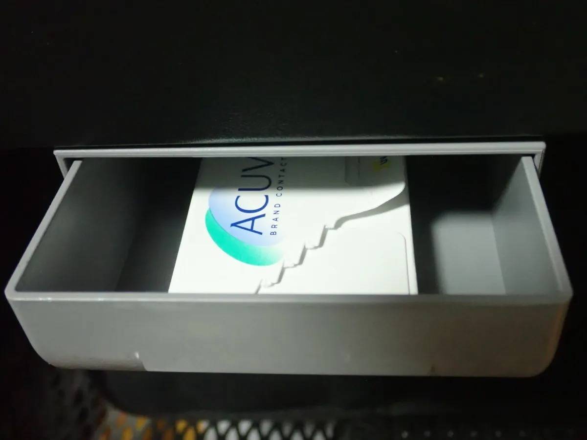 DAISO(ダイソー):取り付け式引き出し(9.3cm×12.5cm×4cm)