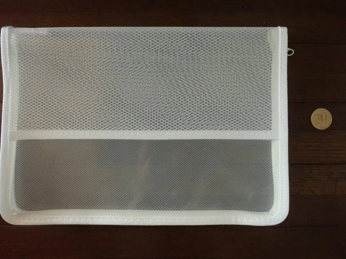 DAISO(ダイソー):A4ジッパーファイル(ホワイト、ポケット付)