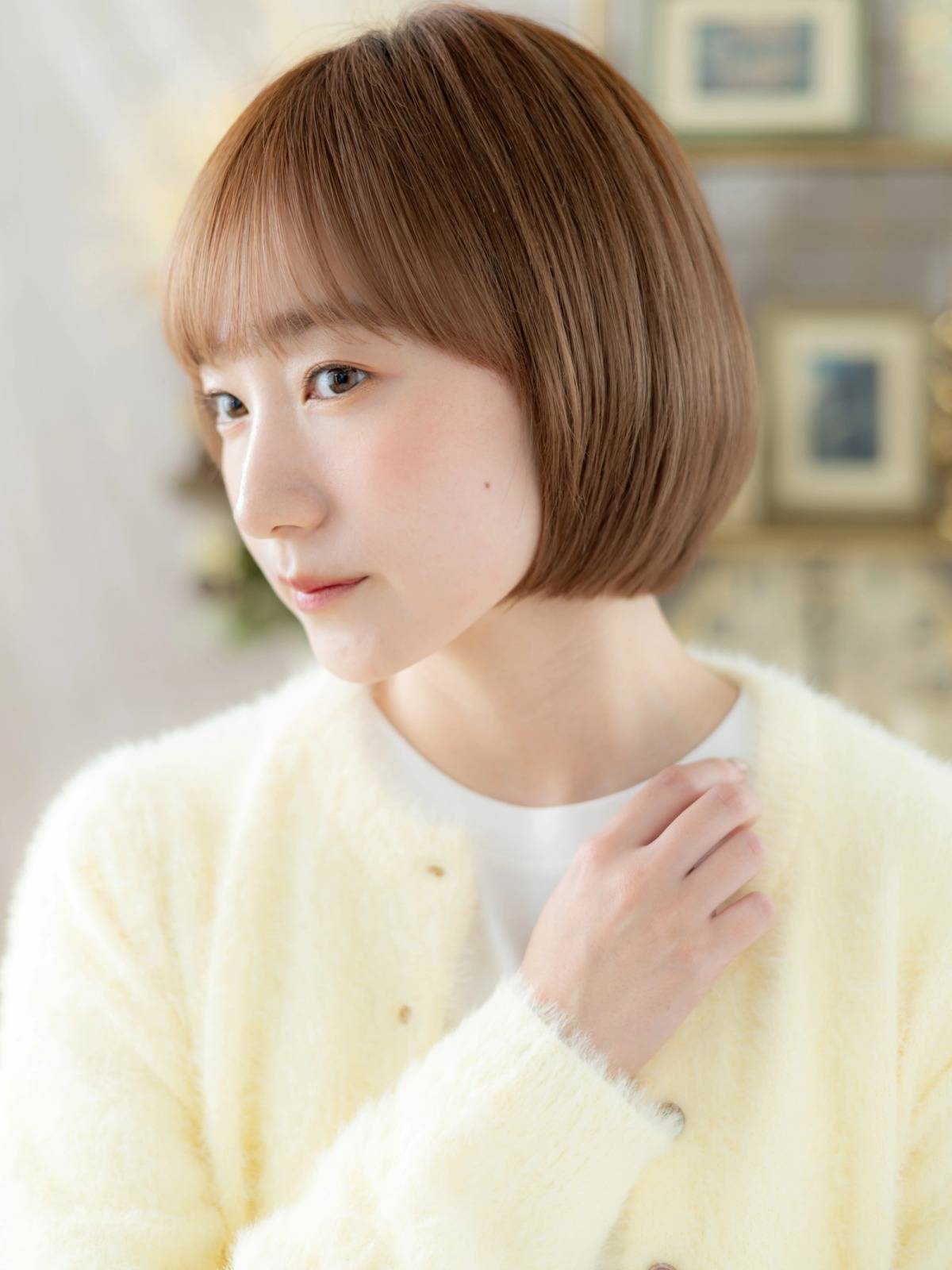 ベージュカラーのまとまりボブ