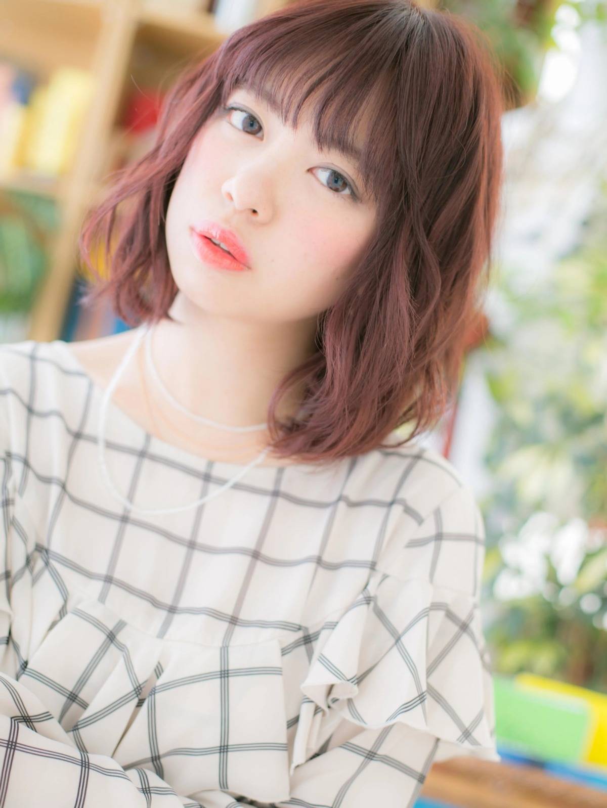 暖色カラーの立体感ウェーブボブ