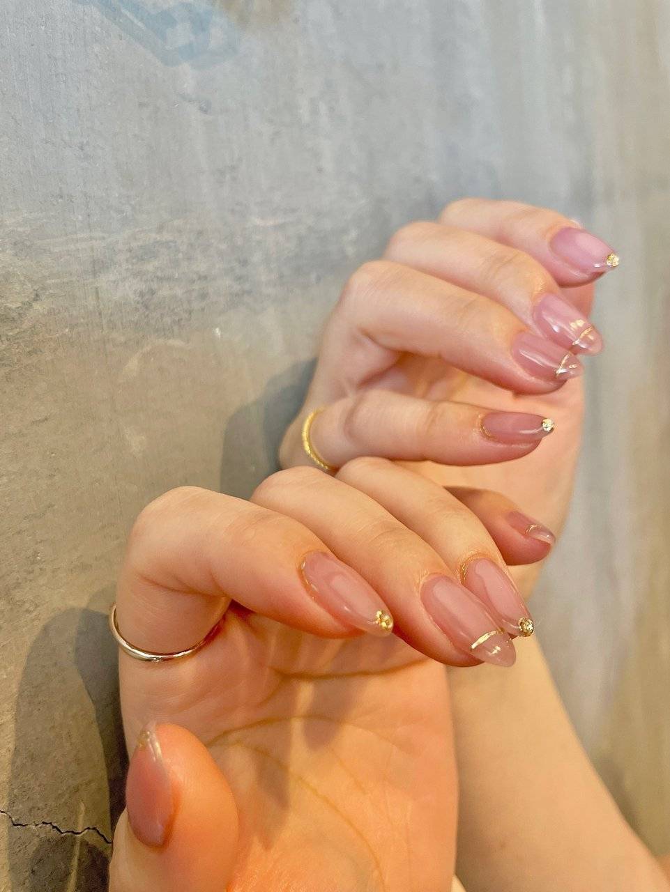 透け感ピンクネイル