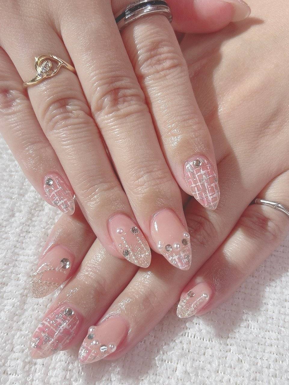 透け感ピンクネイル