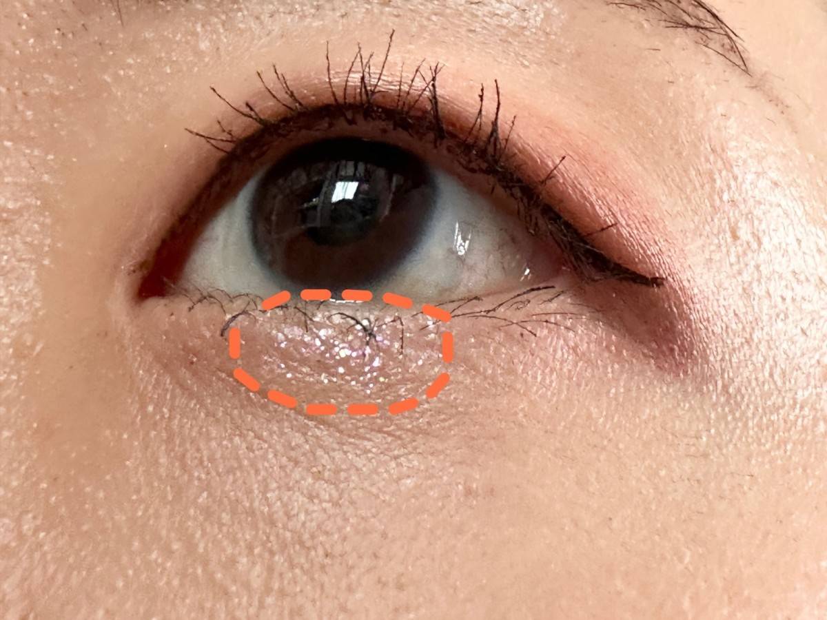 グリッター使い方 黒目の下に入れたイメージ