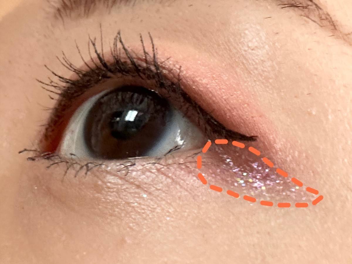 グリッター使い方 目尻に塗ったイメージ