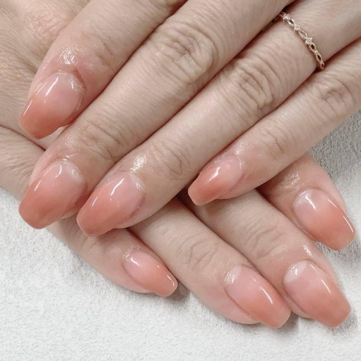 コーラルピンクネイル