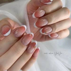 【2025年11月】垢抜けたいならコレ。最新コーラルピンクネイル5選