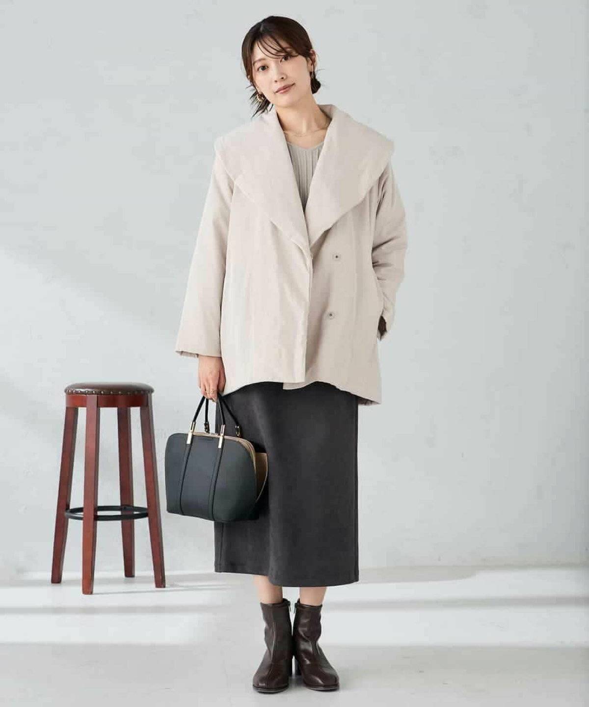 スカートコーデの女性