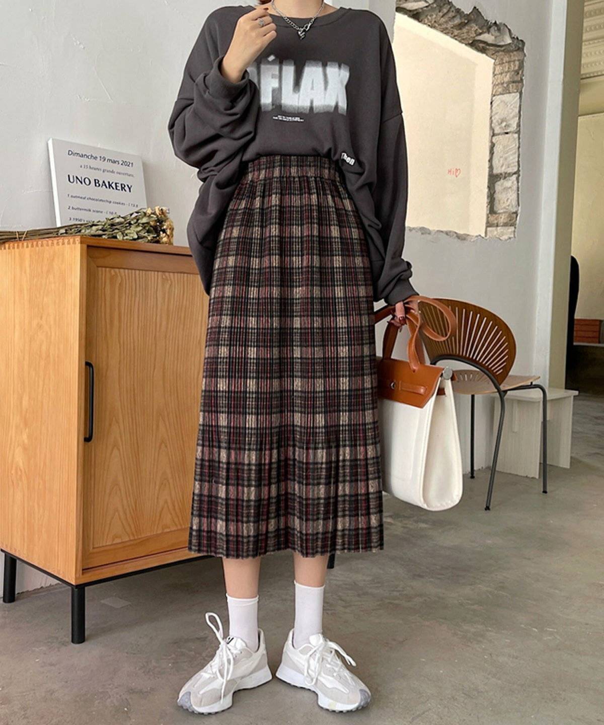 スカートコーデの女性