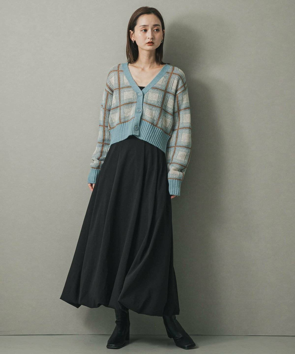 スカートコーデの女性