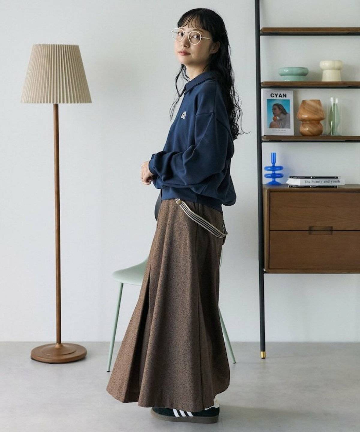 スカートコーデの女性