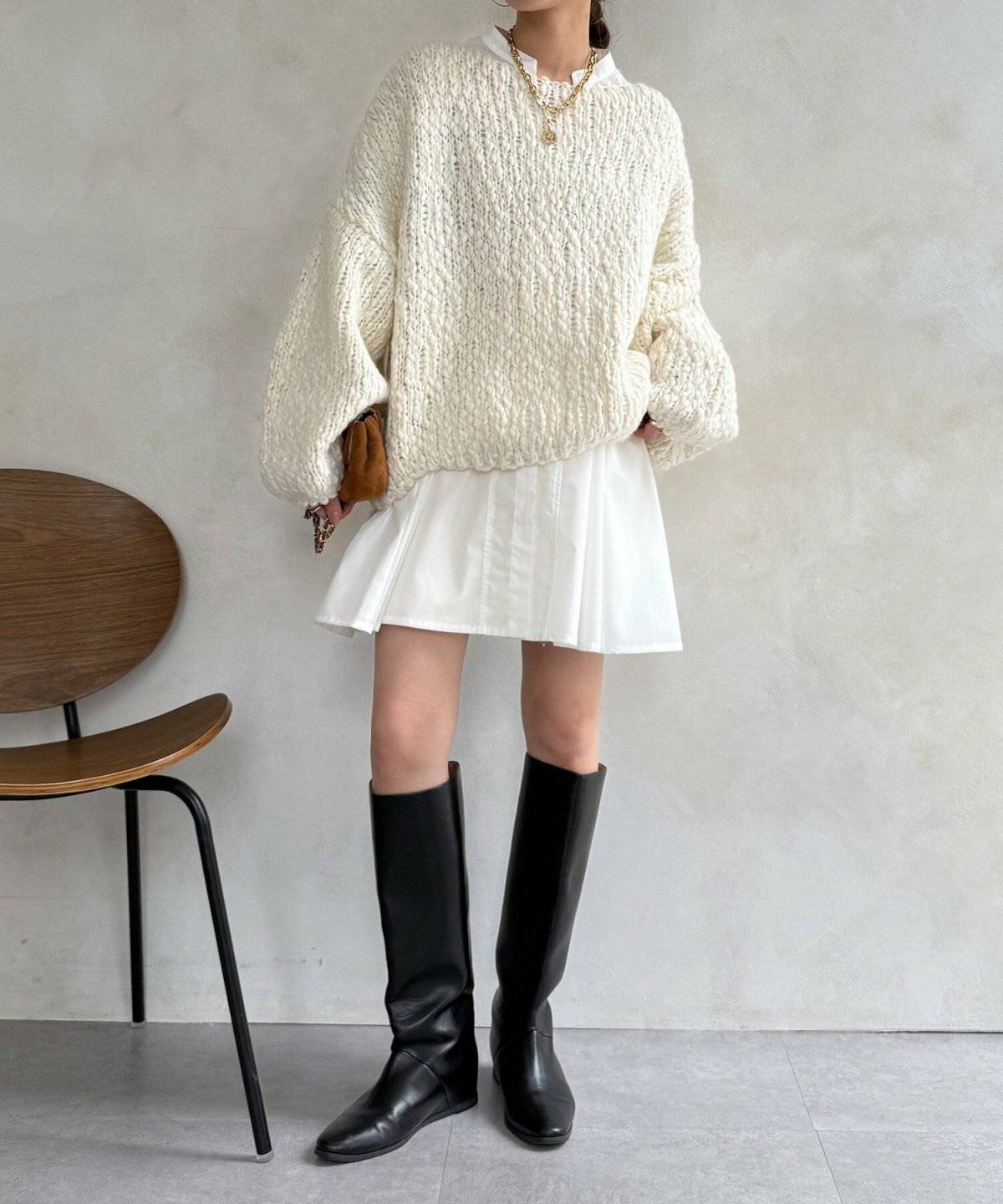 パンツコーデの女性