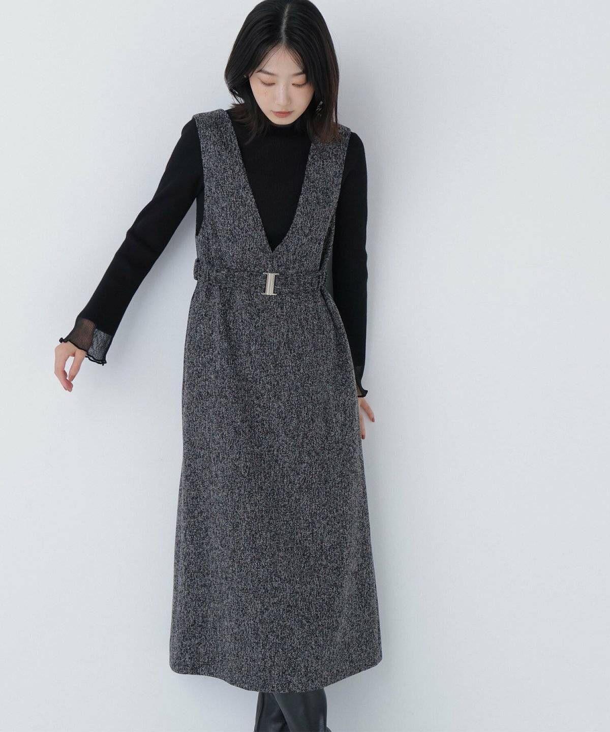 ワンピースコーデの女性