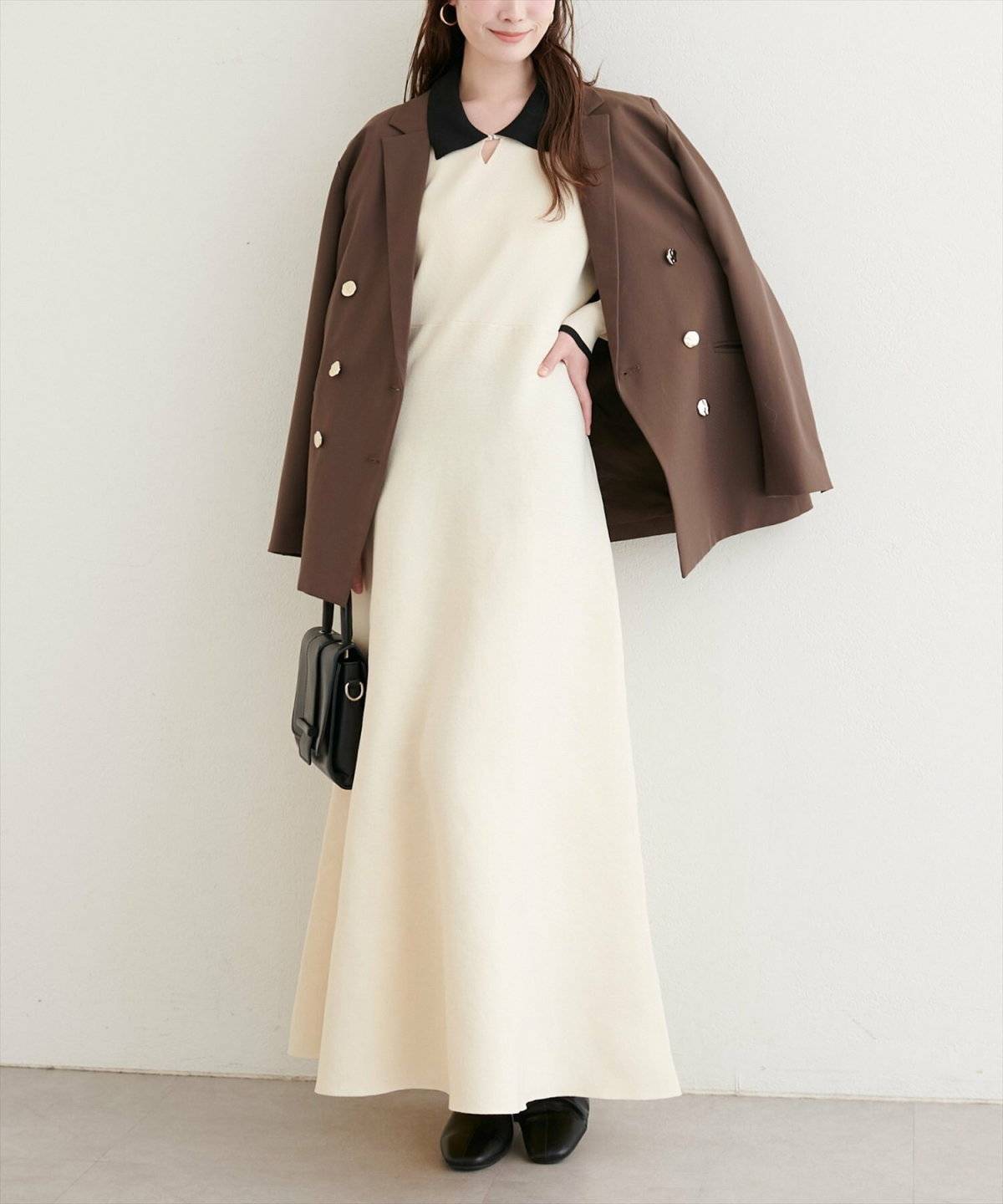 ワンピースコーデの女性