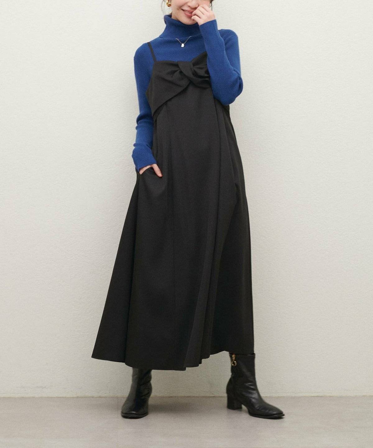 ワンピースコーデの女性