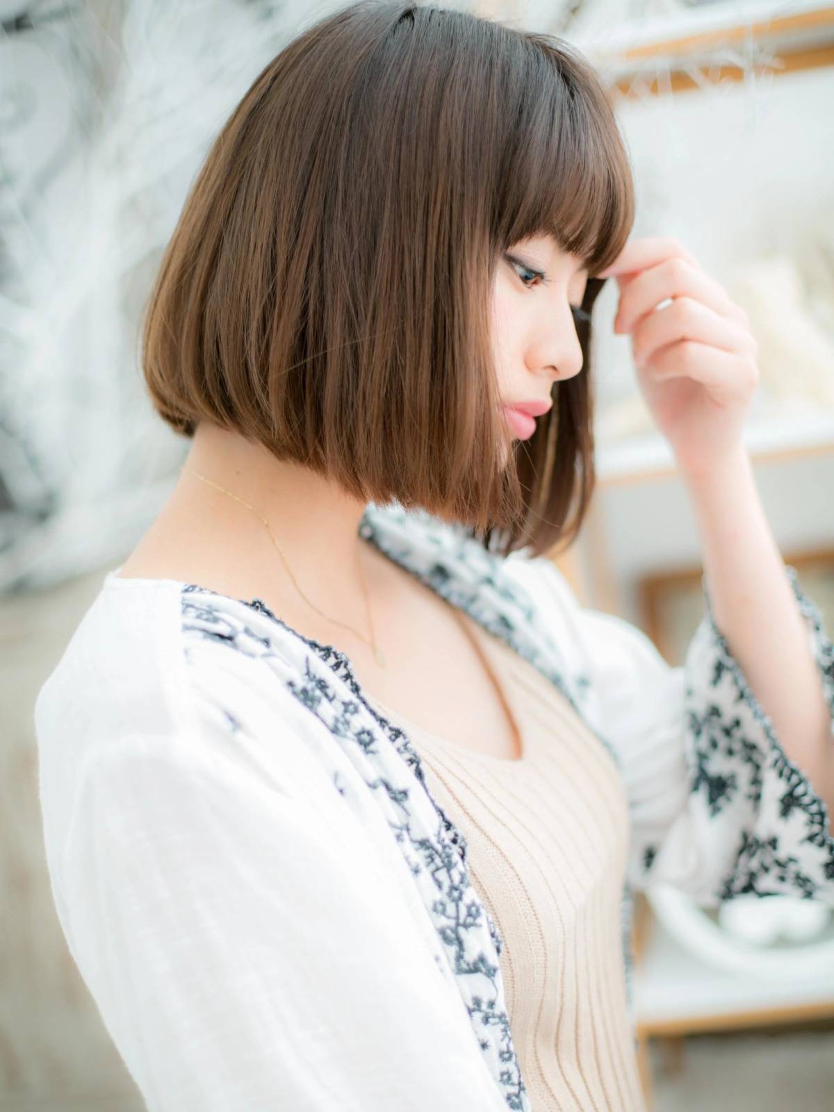 前下がりシルエットのボブ