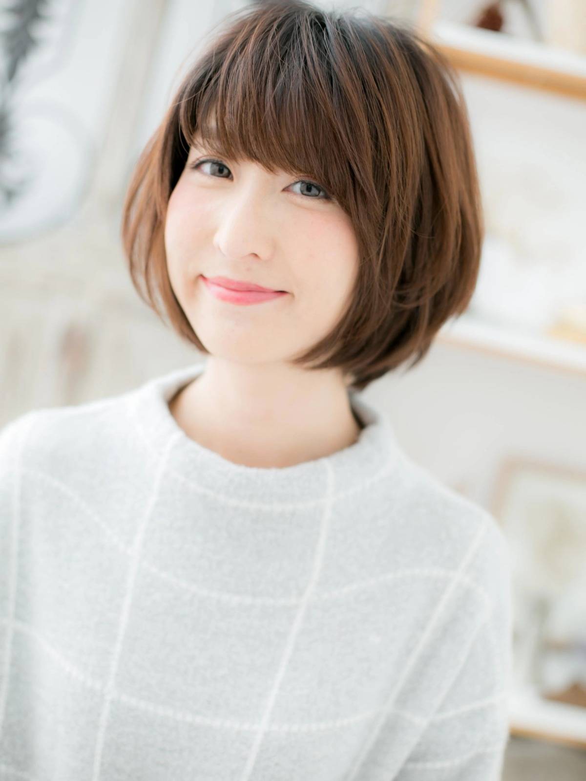 レイヤー前下がりボブ