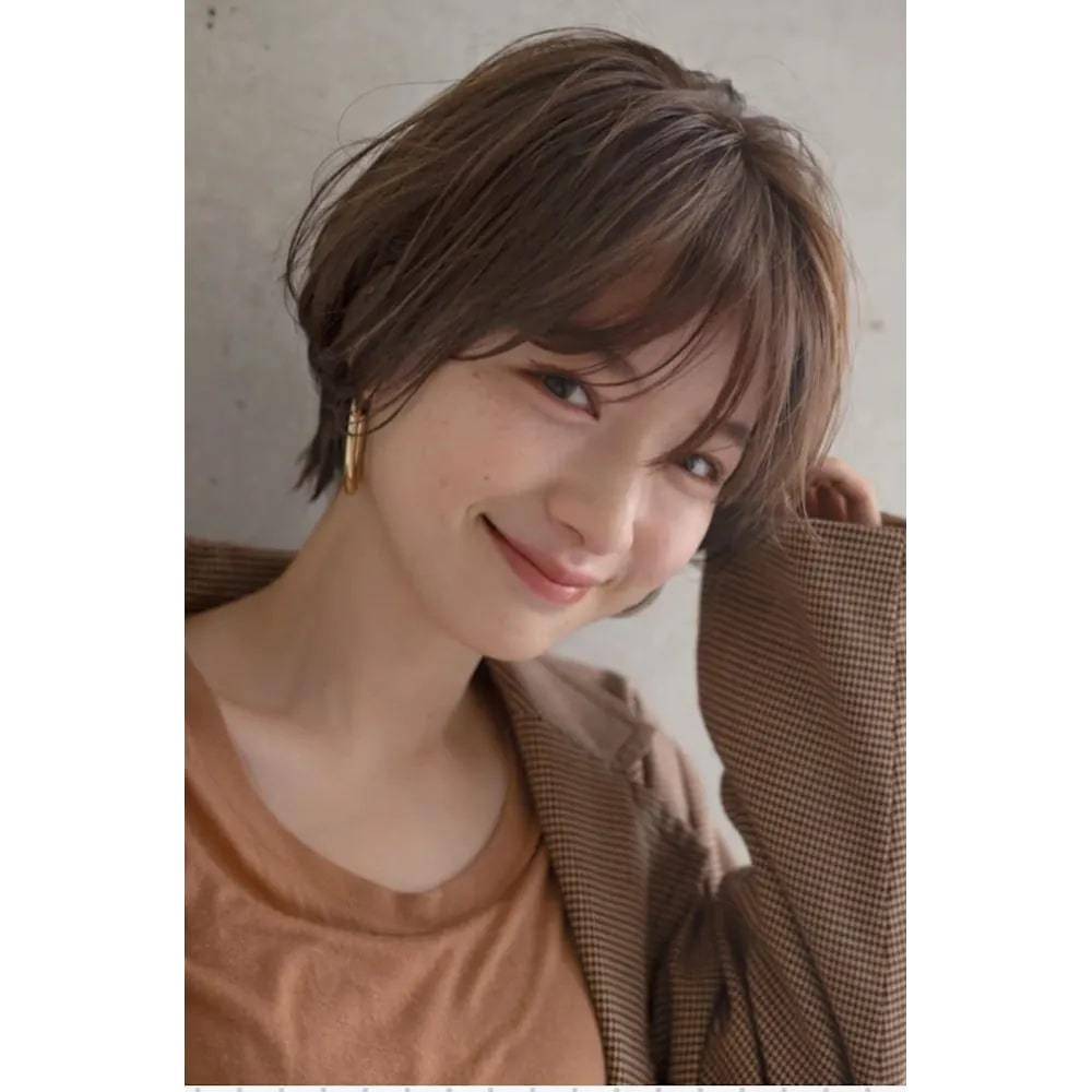 くびれレイヤーの大人ショート