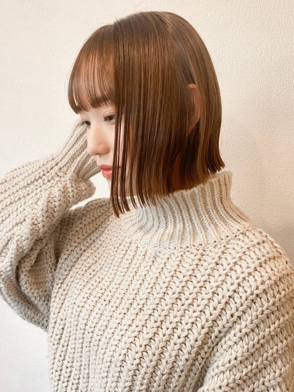 ボリュームレスな切りっぱなしボブ