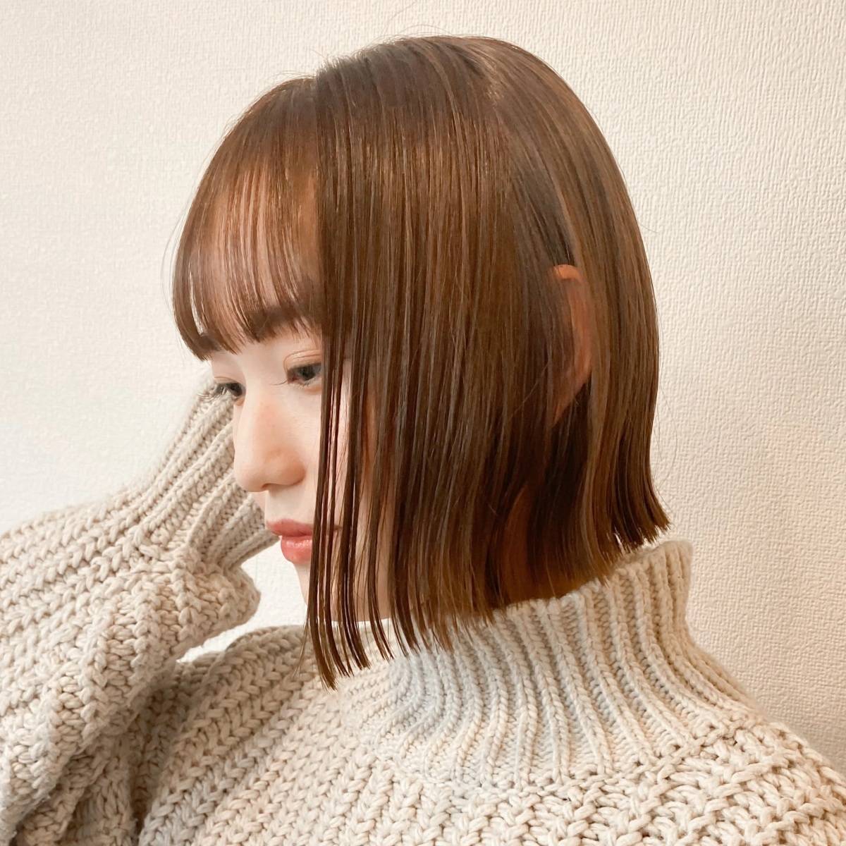 ボリュームレスな切りっぱなしボブ