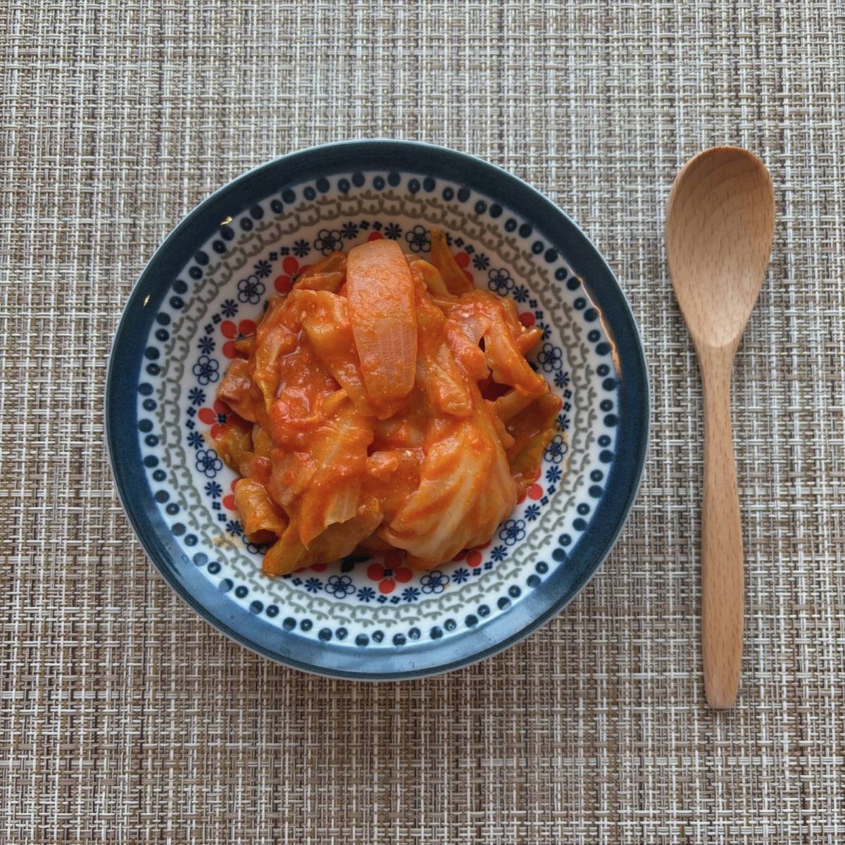 JAグループ公式の「キャベツとベーコンのトマト煮」のレシピ