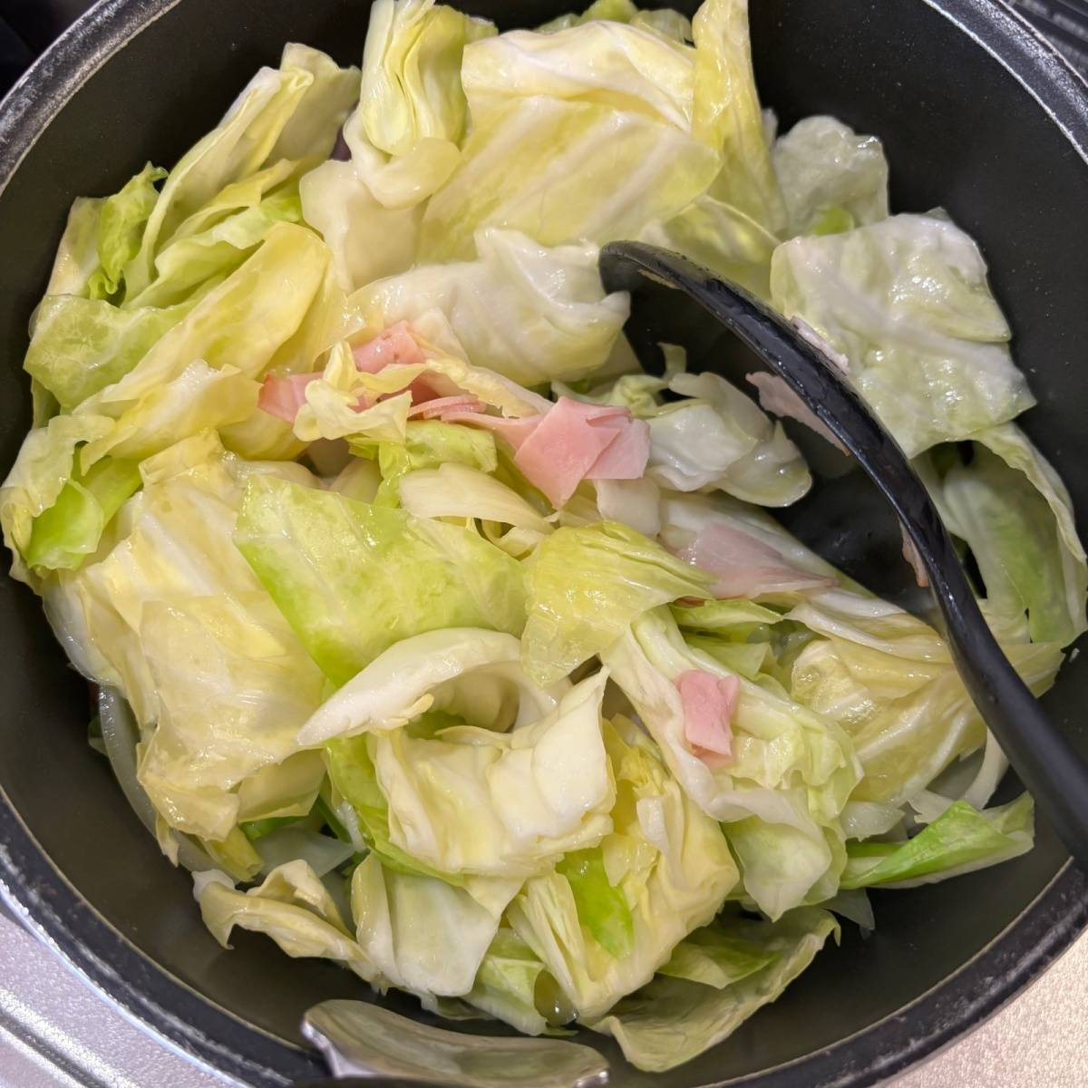 JAグループ公式の「キャベツとベーコンのトマト煮」のレシピ