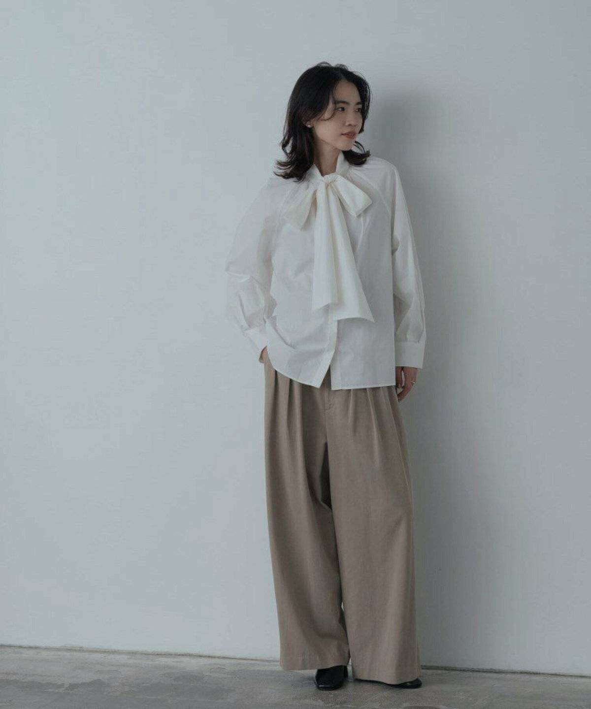 秋コーデの女性