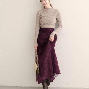  秋コーデの女性 