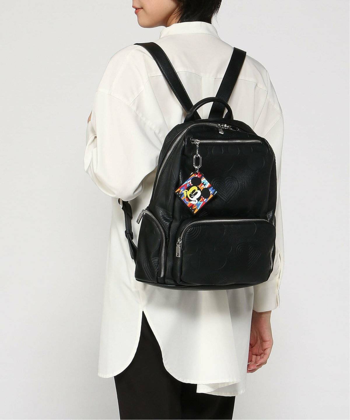 ディズニーコーデの女性