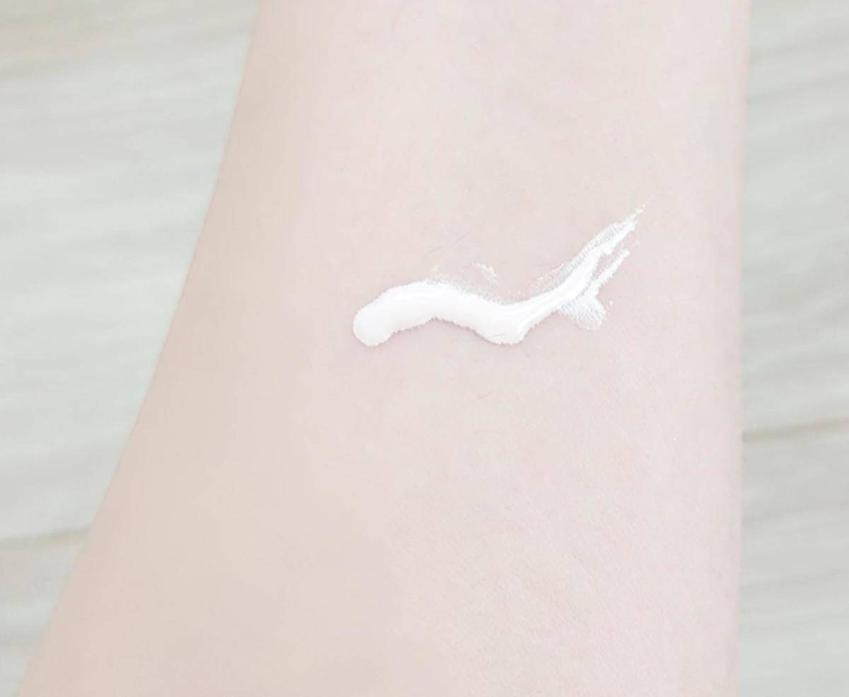 ポールアンドジョーモイスチャアライジングプライマー塗布