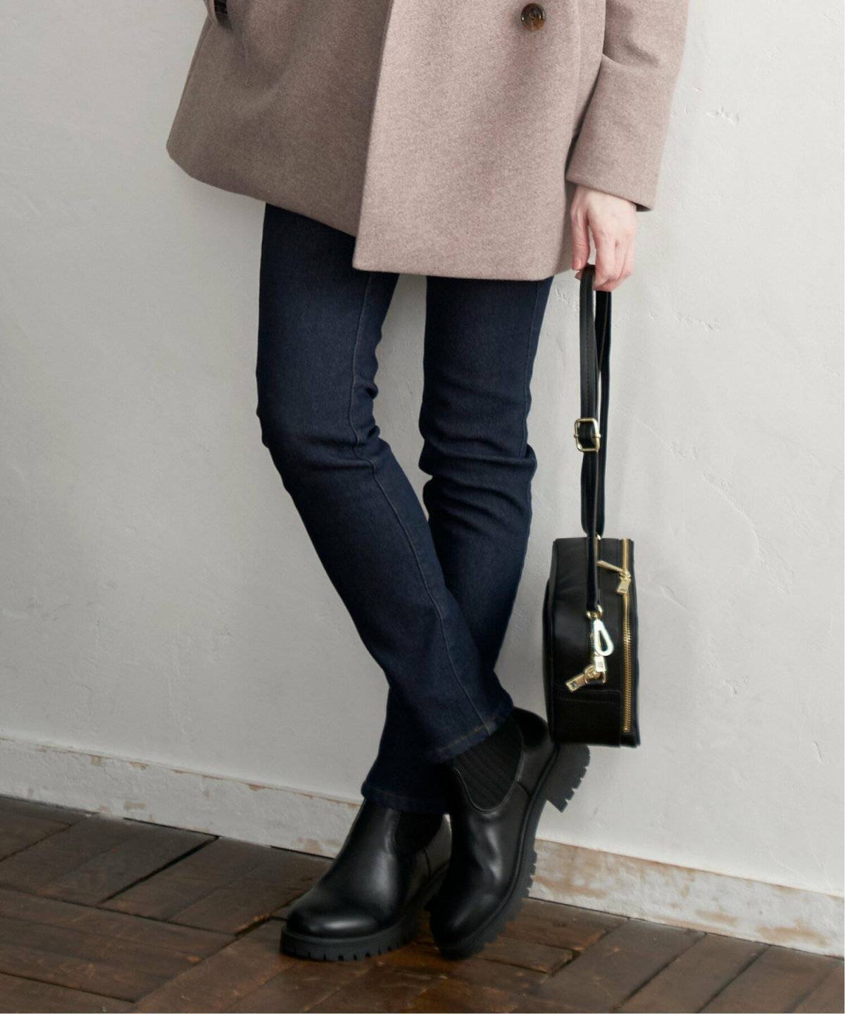 デニムパンツ×ブーツコーデ