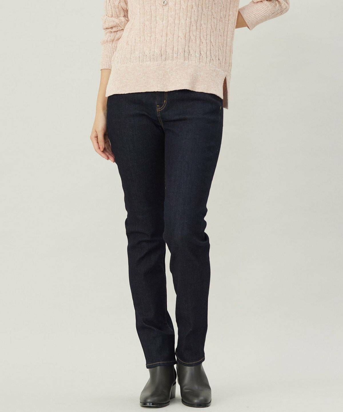 デニムパンツ×ブーツコーデ