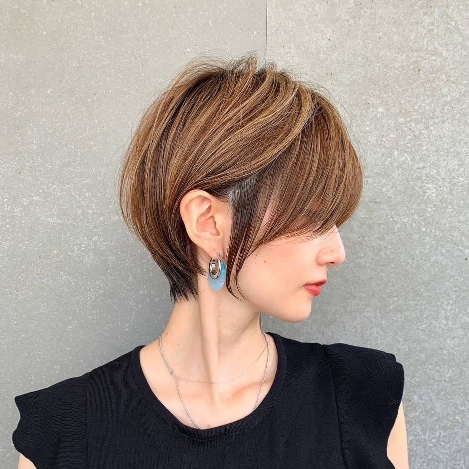 耳掛けくびれショート
