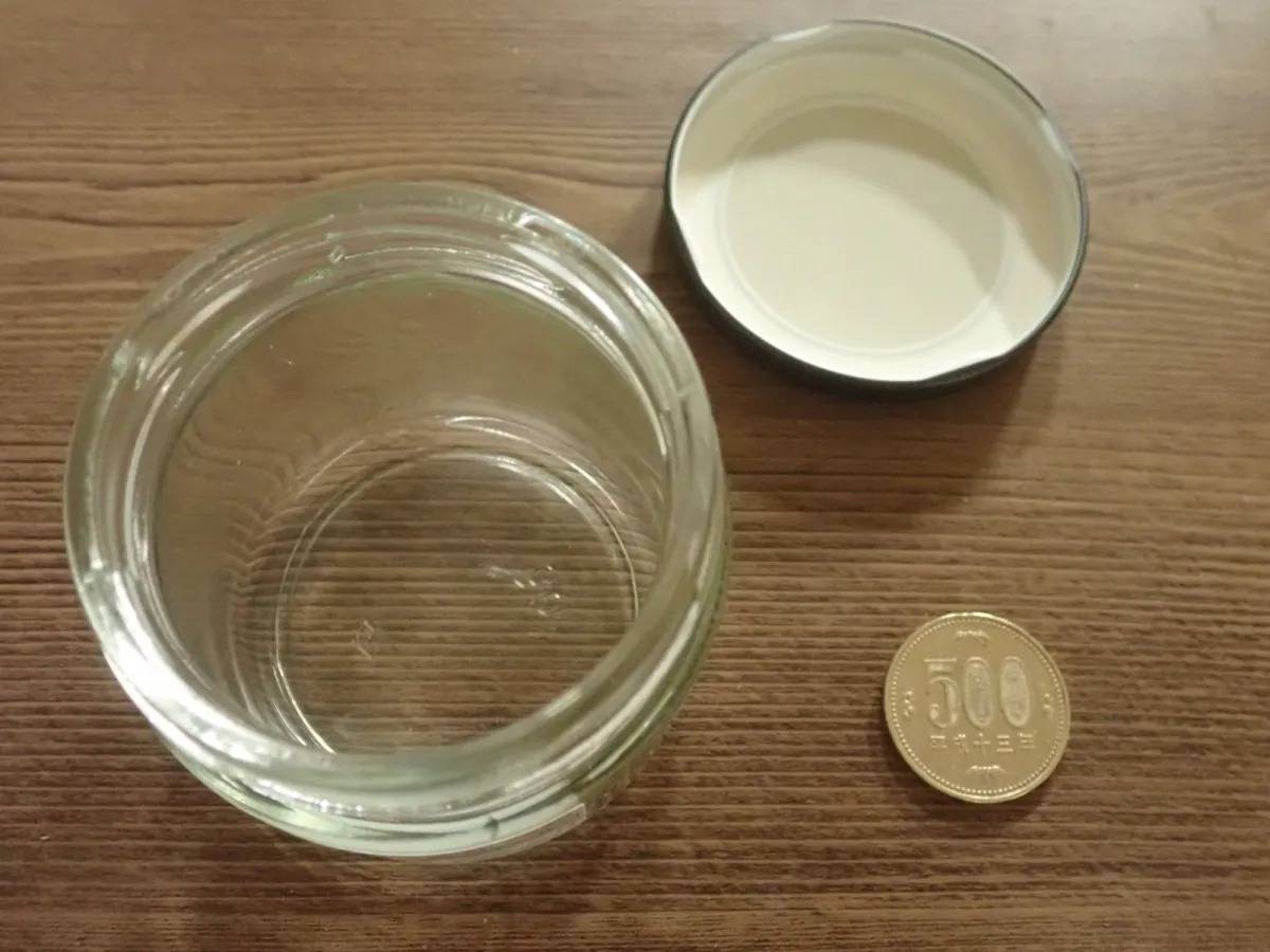 DAISO(ダイソー):ツイストキャップ(ネコ、黒・灰、150mL)