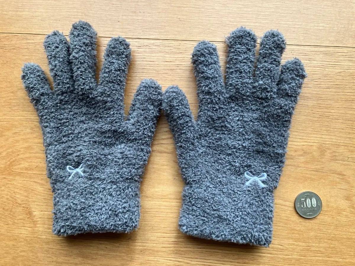 Seria(セリア):レディースふわふわグローブ リボン刺繍