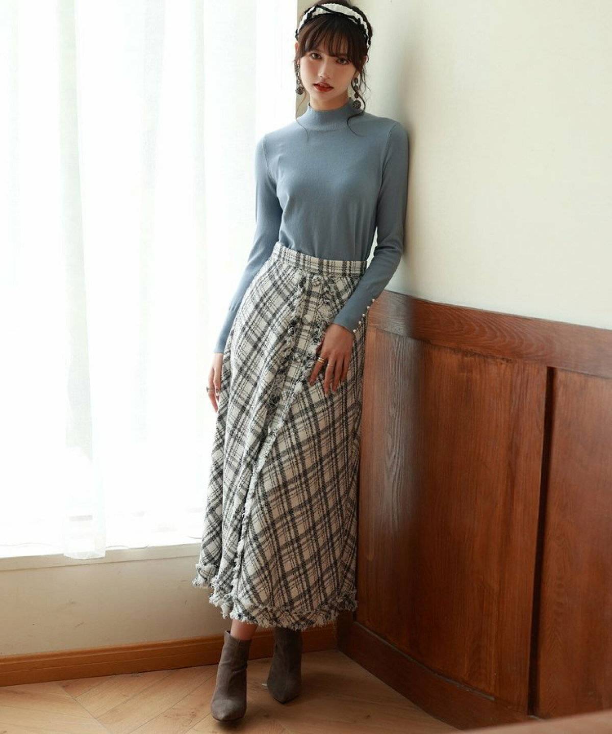 スカートコーデの女性