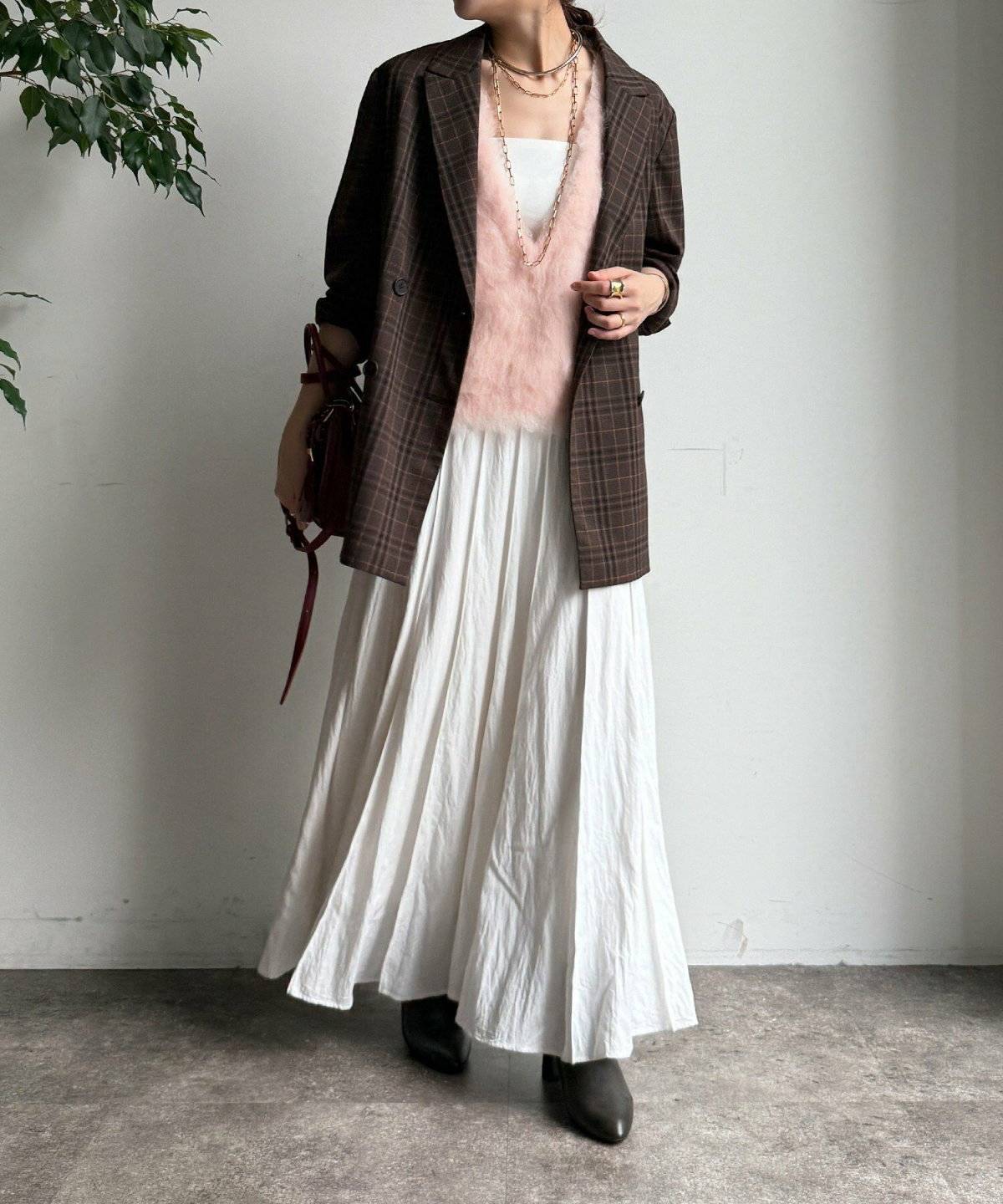 スカートコーデの女性