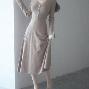 【秋編】グラマー体型におすすめのコーデ11選。胸が大きい人に似合う服とは?