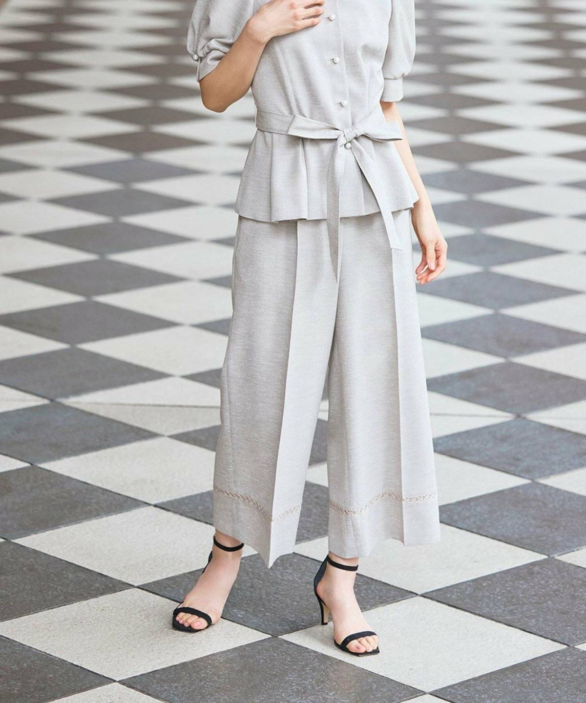 夏コーデの女性