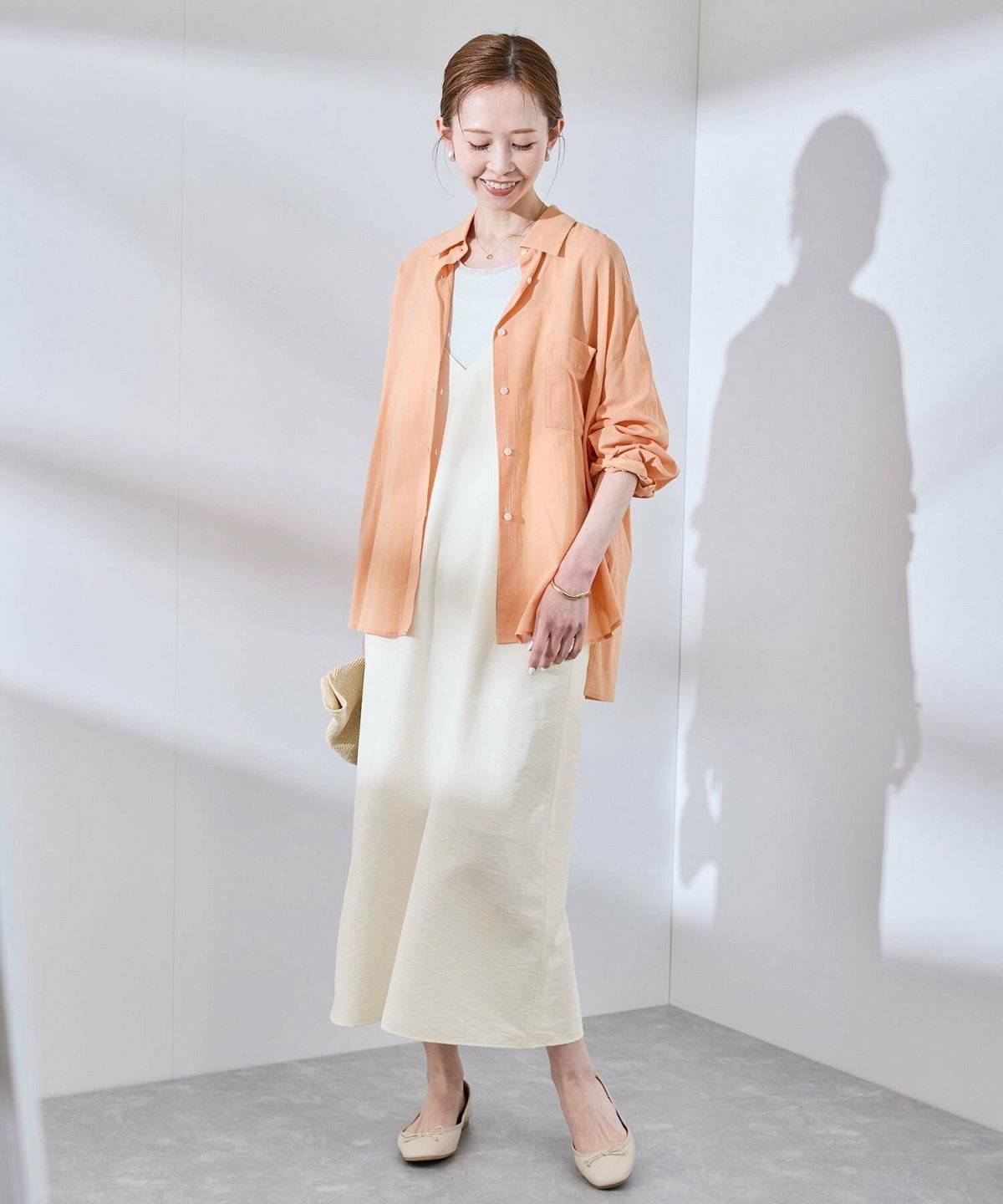 夏コーデの女性