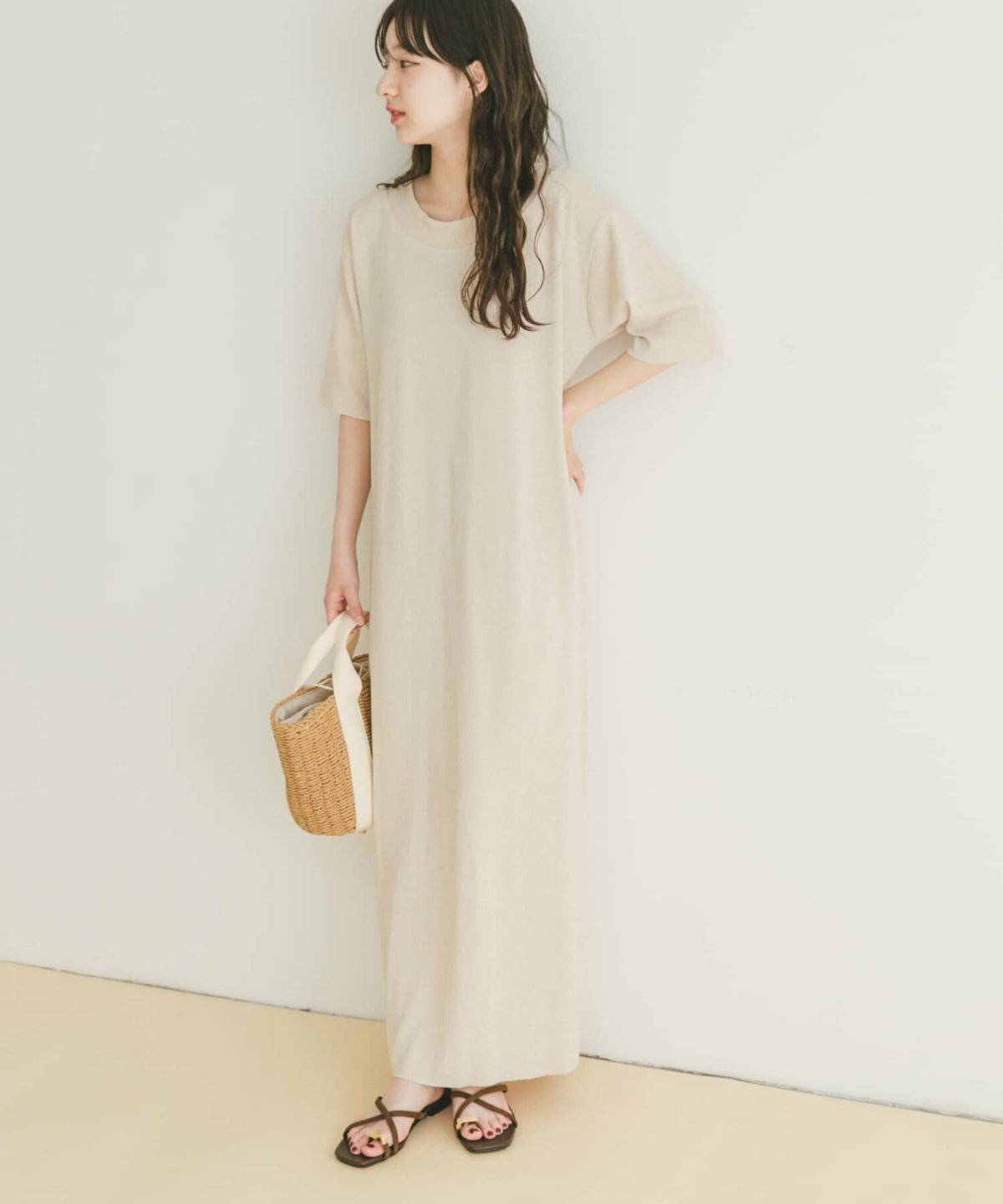 夏コーデの女性