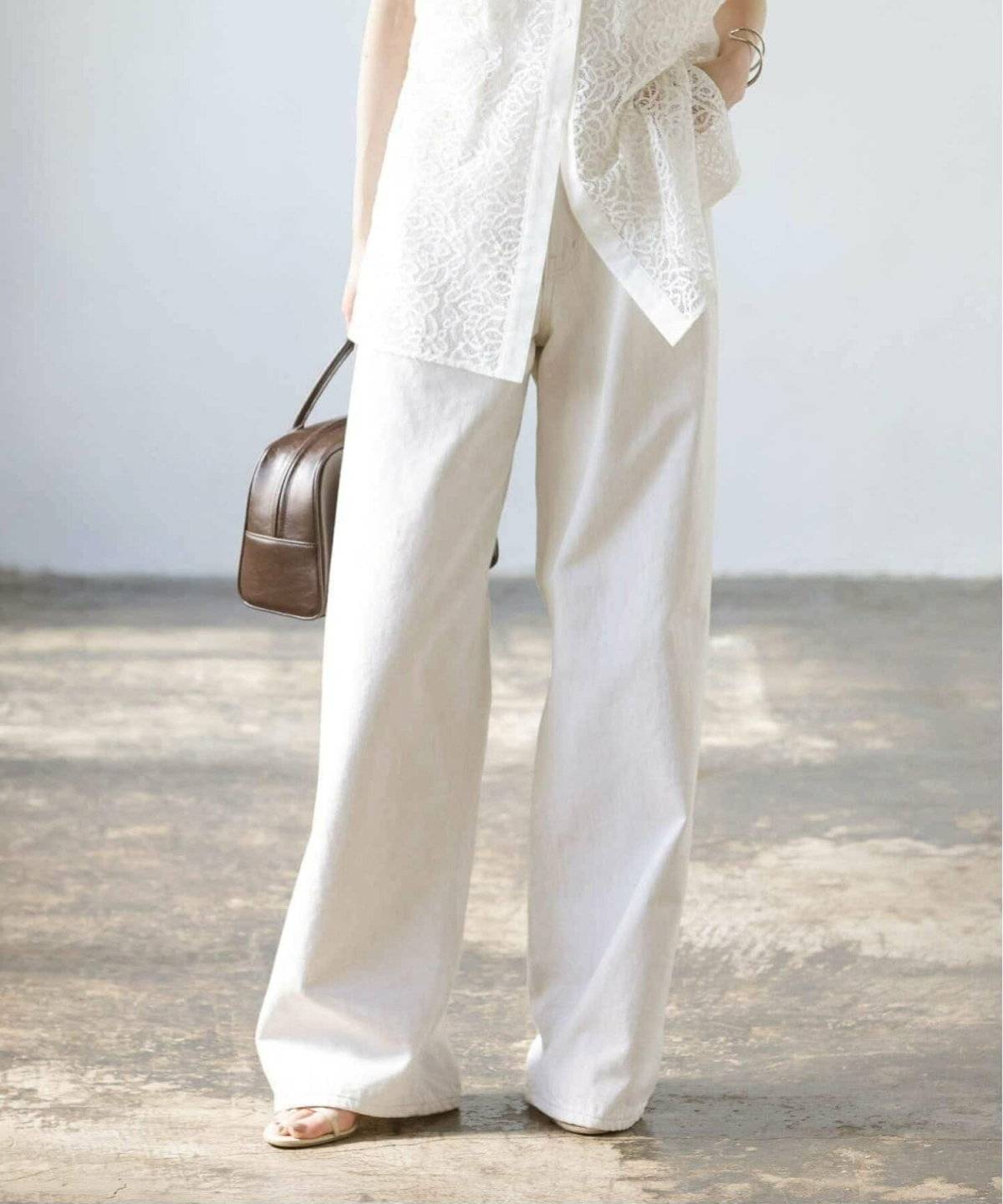 夏コーデの女性