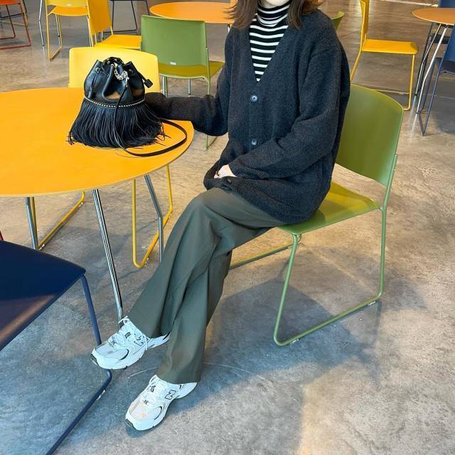 ボーダー柄トップス×Vネックカーディガン