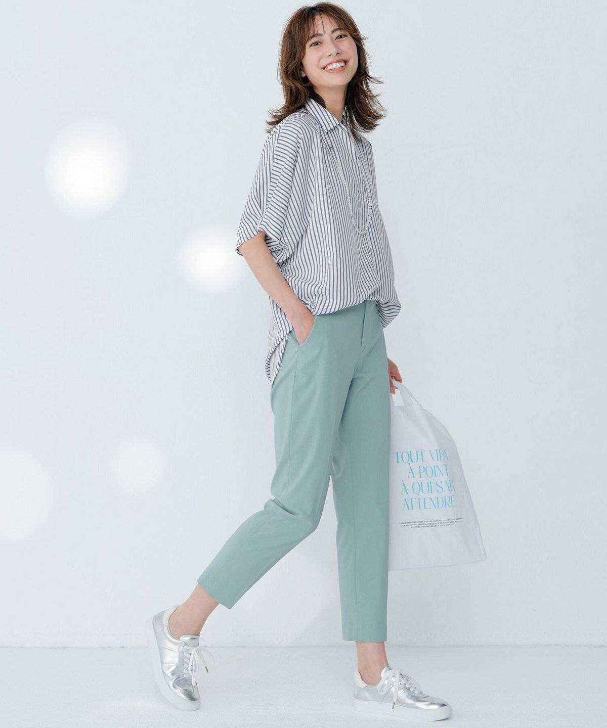 夏コーデの女性