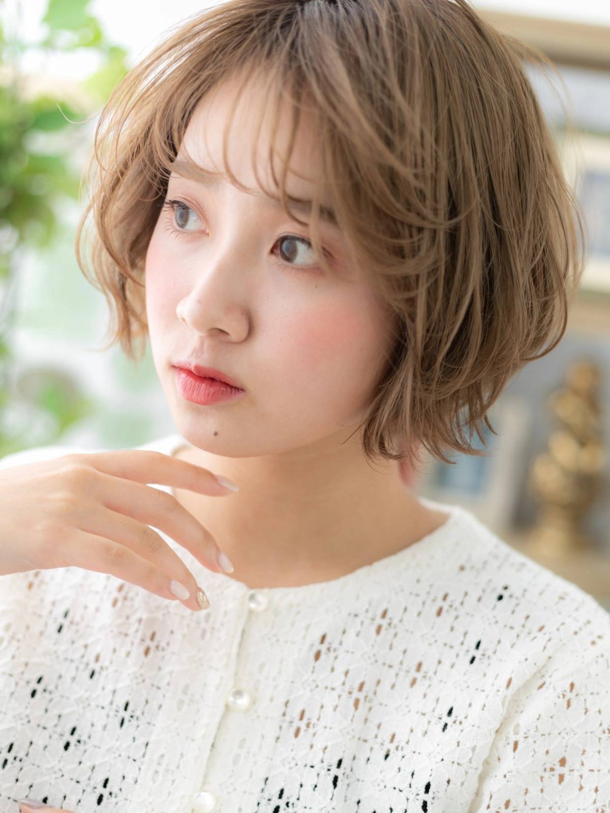 ことりベージュのくせ毛風ショート